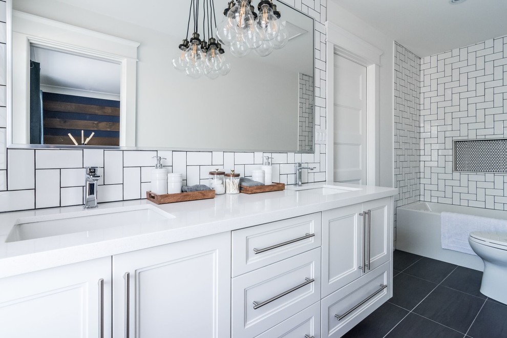 Example of a transitional home design design in Toronto