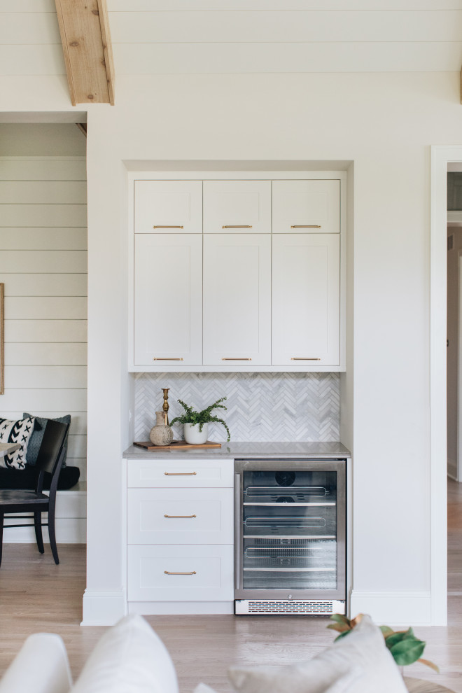 Kitchen - transitional kitchen idea in Chicago