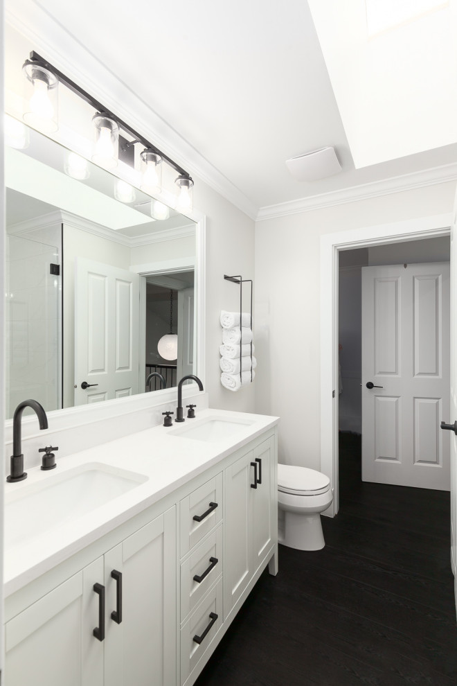 Design ideas for a modern bathroom in Vancouver.