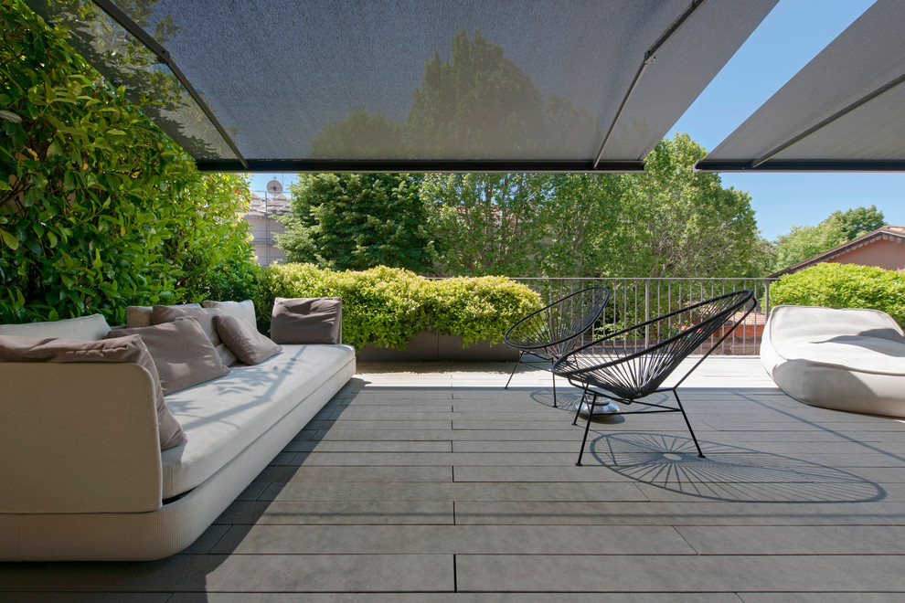 Expansive modern rooftop and rooftop deck in Bologna with an awning.