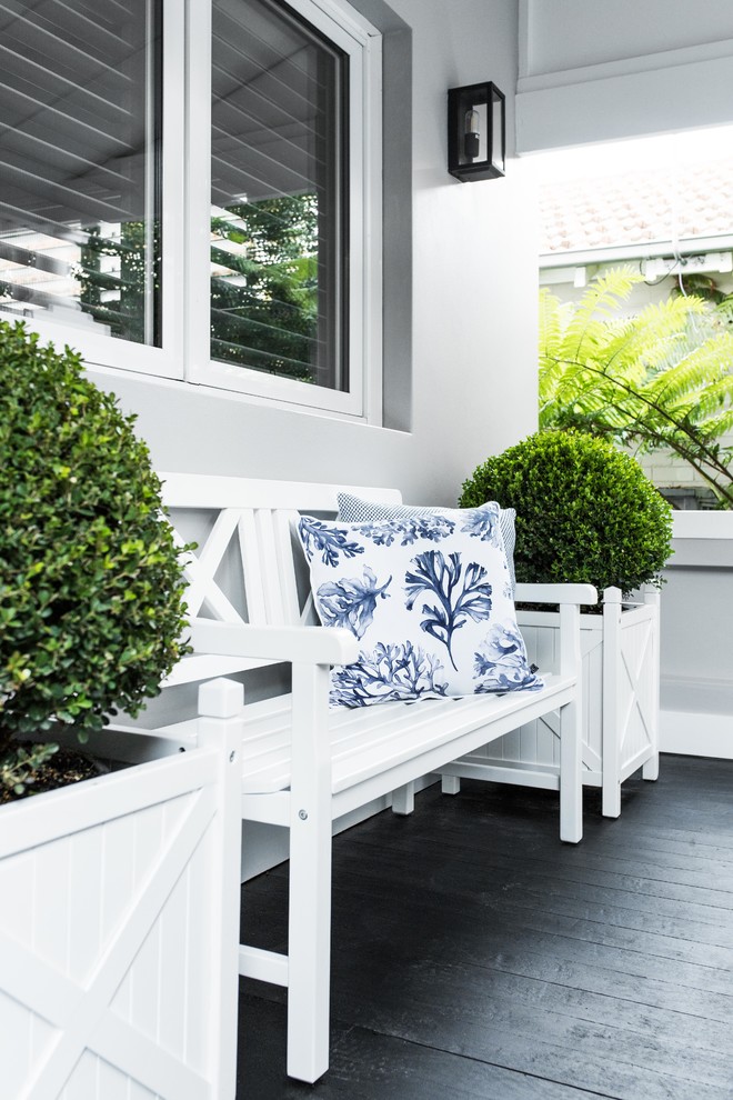 Photo of a mid-sized beach style balcony in Sydney with a roof extension.