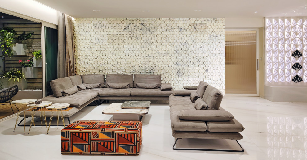 Photo of a contemporary living room in Mumbai.
