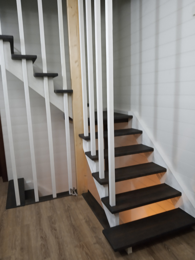 Лестница четырёх-маршевая из лиственницы