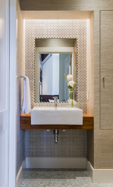 Back Bay trendy-lille-badevaerelse