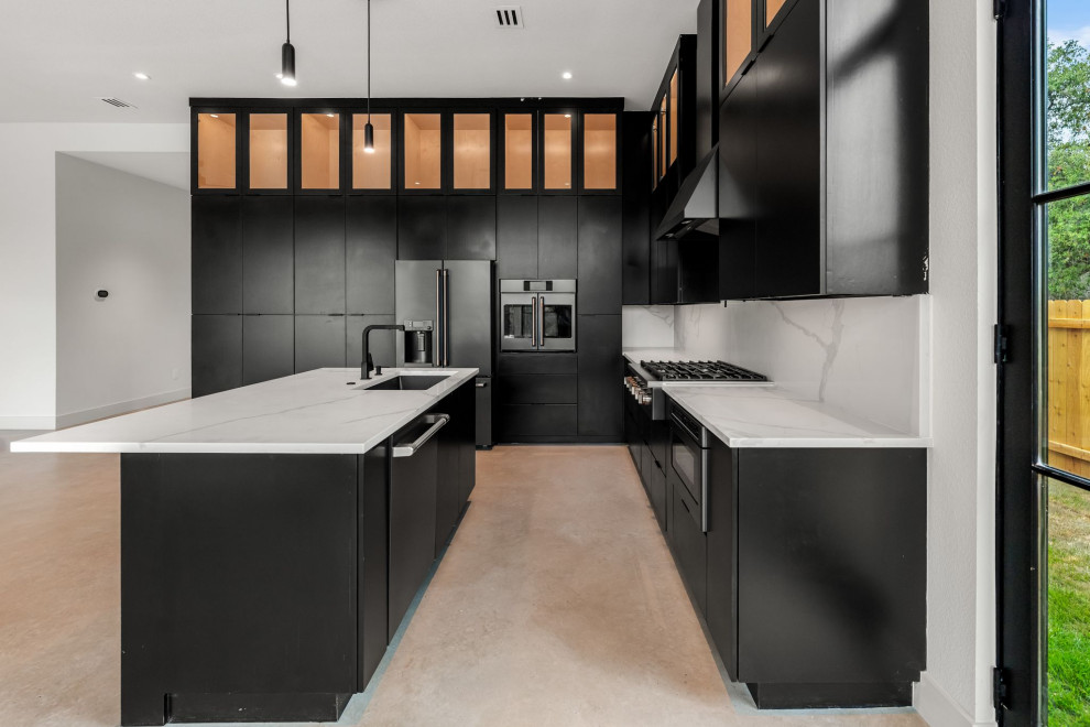 Inspiration for a transitional kitchen remodel in Austin