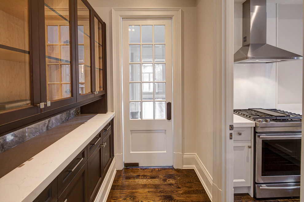 Transitional kitchen photo in Toronto