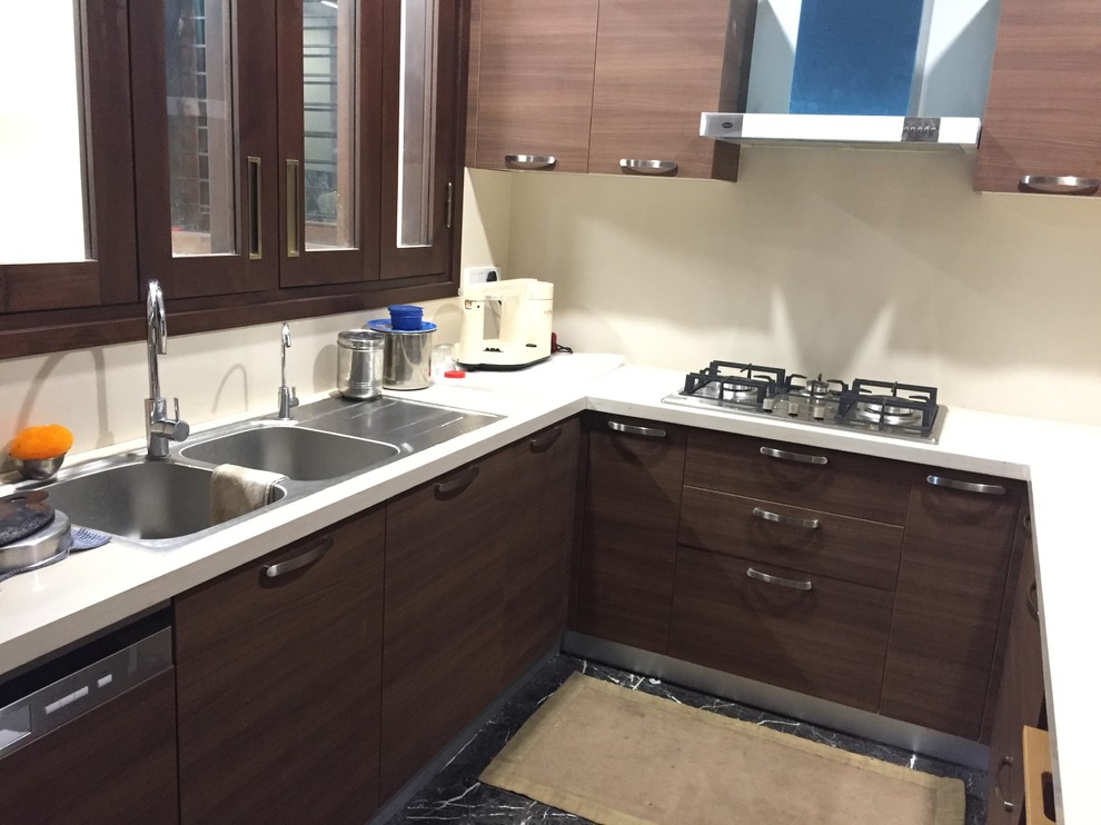 Design ideas for a contemporary kitchen in Chennai.