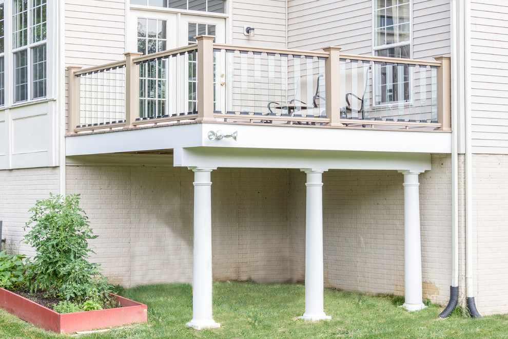 Example of a backyard deck design in Baltimore