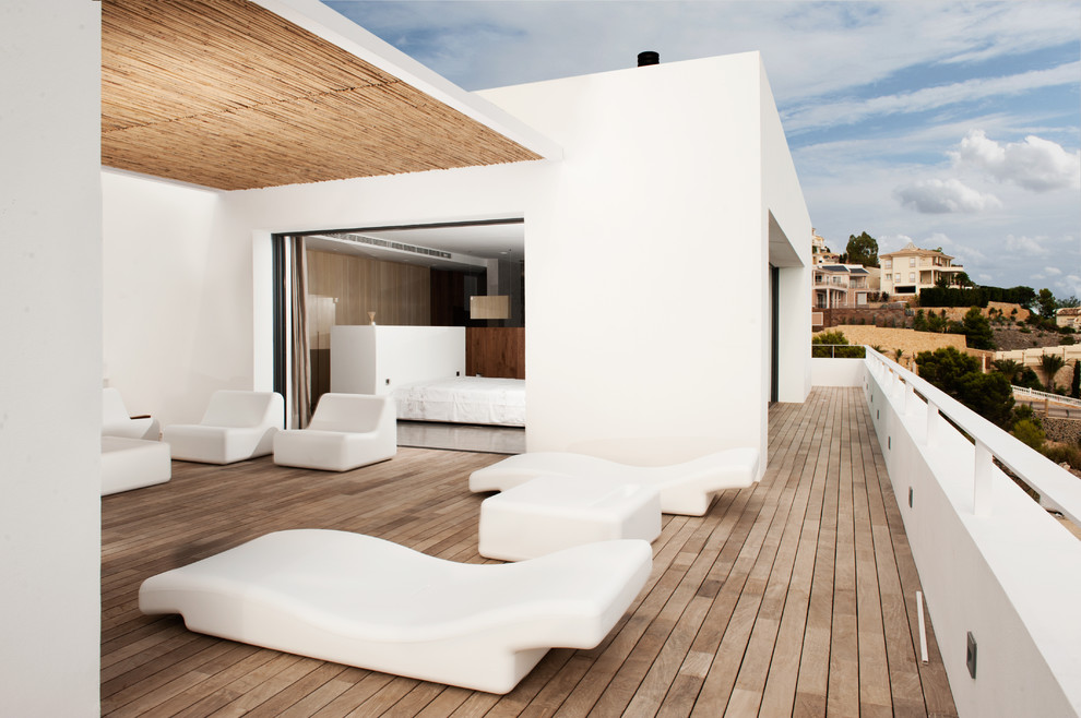 Design ideas for a large mediterranean deck in Alicante-Costa Blanca.
