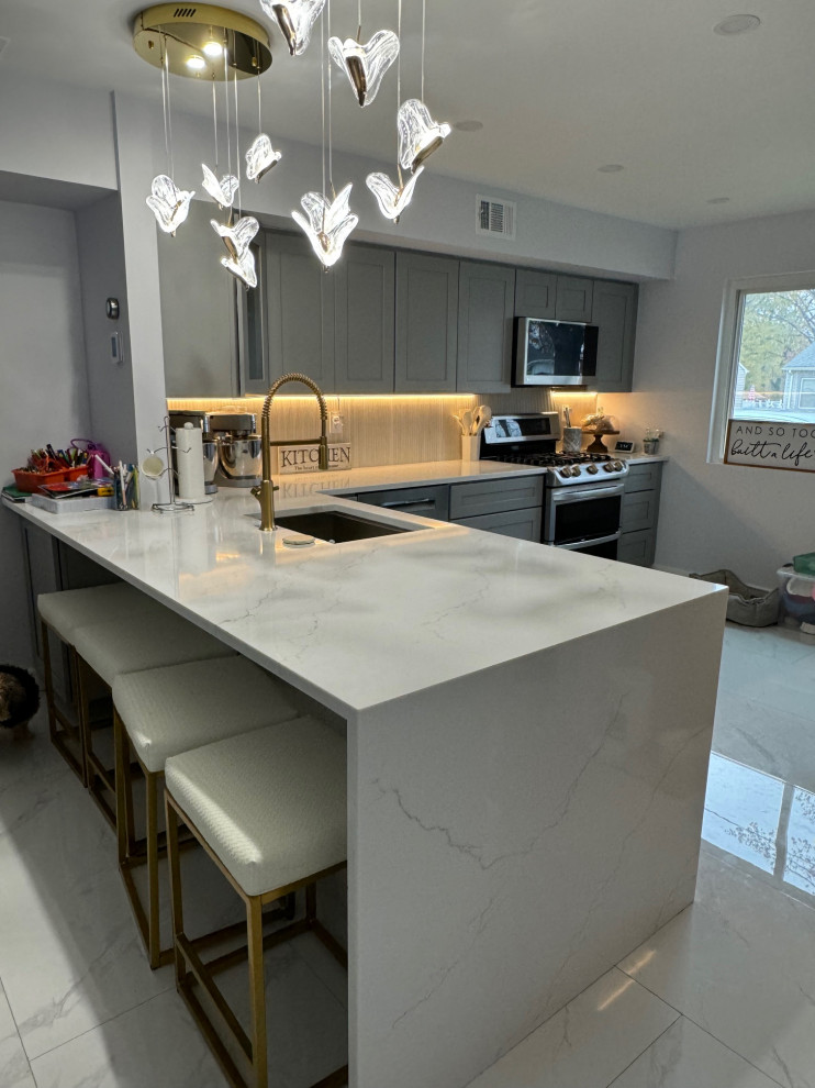 Example of a trendy kitchen design in New York