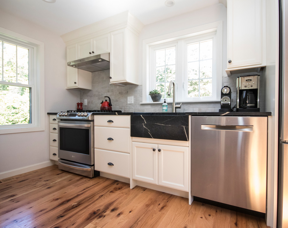 Example of a transitional kitchen design in Boston