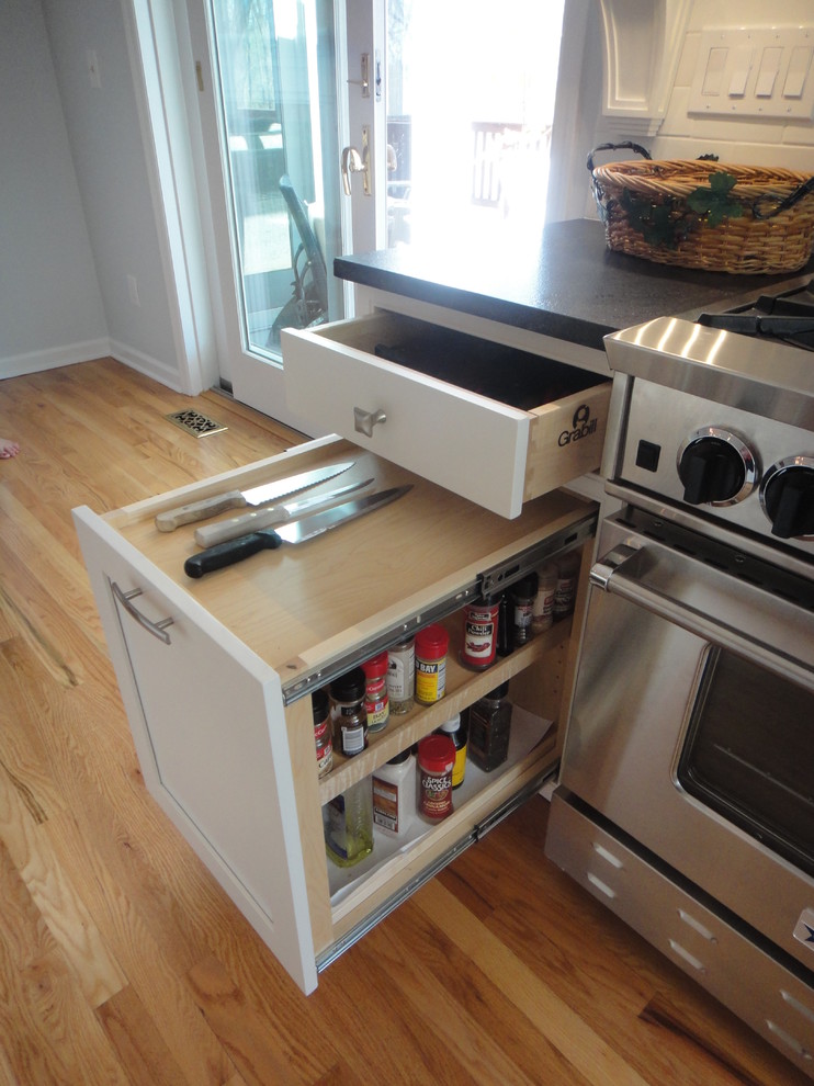 Example of a transitional home design design in New York