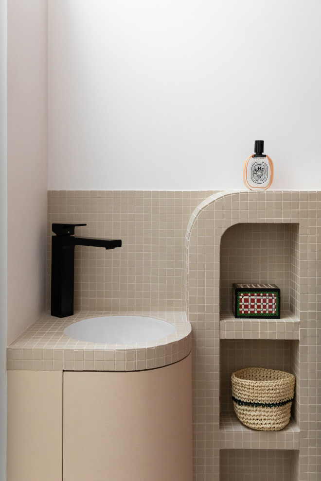 Design ideas for a scandi cream and black bathroom in Paris.