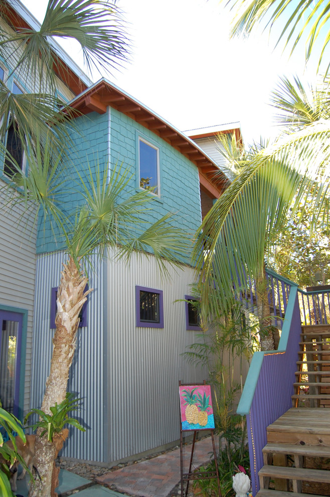 This is an example of a contemporary exterior in Tampa.