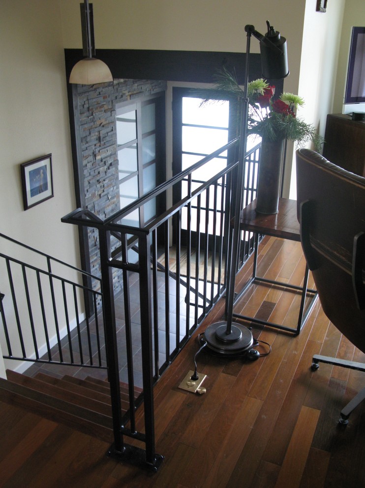 This is an example of a mid-sized transitional staircase in Seattle.