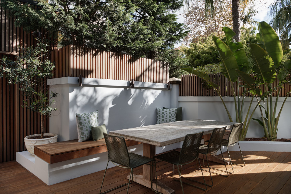 Photo of a contemporary deck in Sydney.