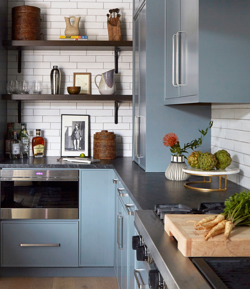 Transitional kitchen photo in Chicago