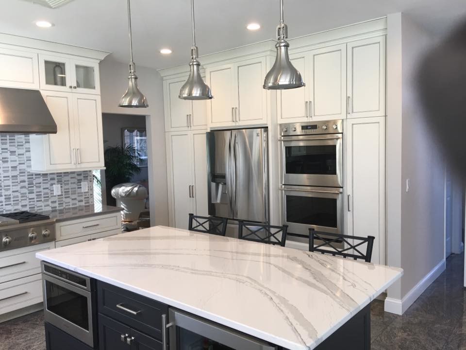 Kitchen - transitional kitchen idea in New York