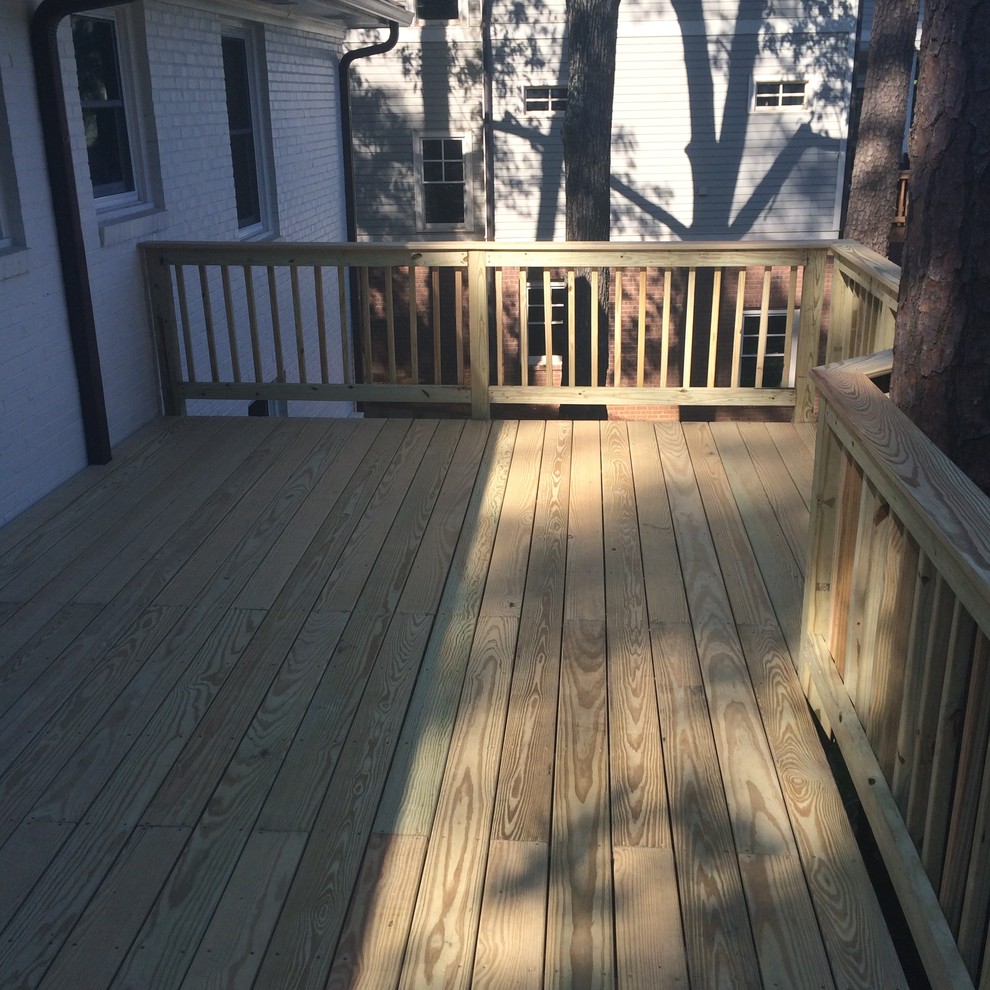 Inspiration for a rustic deck remodel in Atlanta