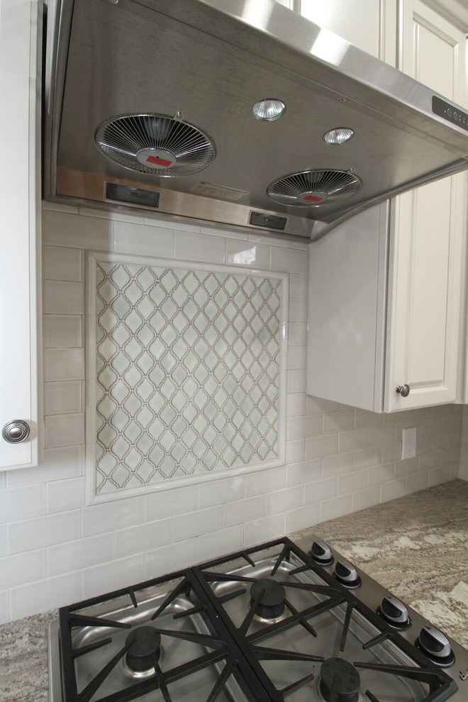 Kitchen - transitional kitchen idea in DC Metro