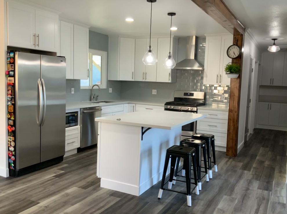 Example of a transitional kitchen design in Orange County