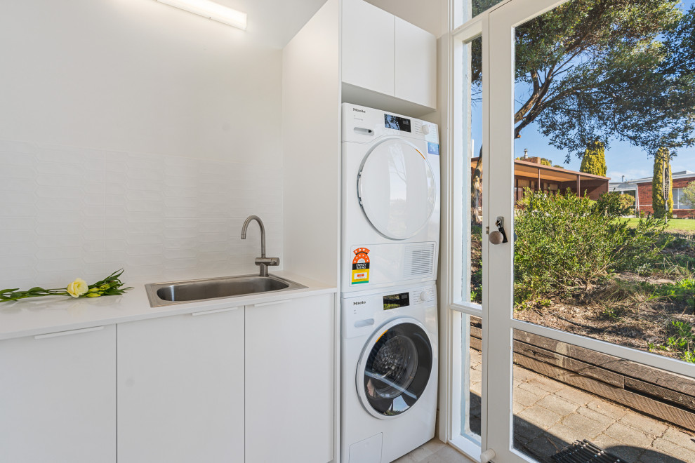 Narnu Bay - Contemporary - Laundry Room - Adelaide - by Flametree ...