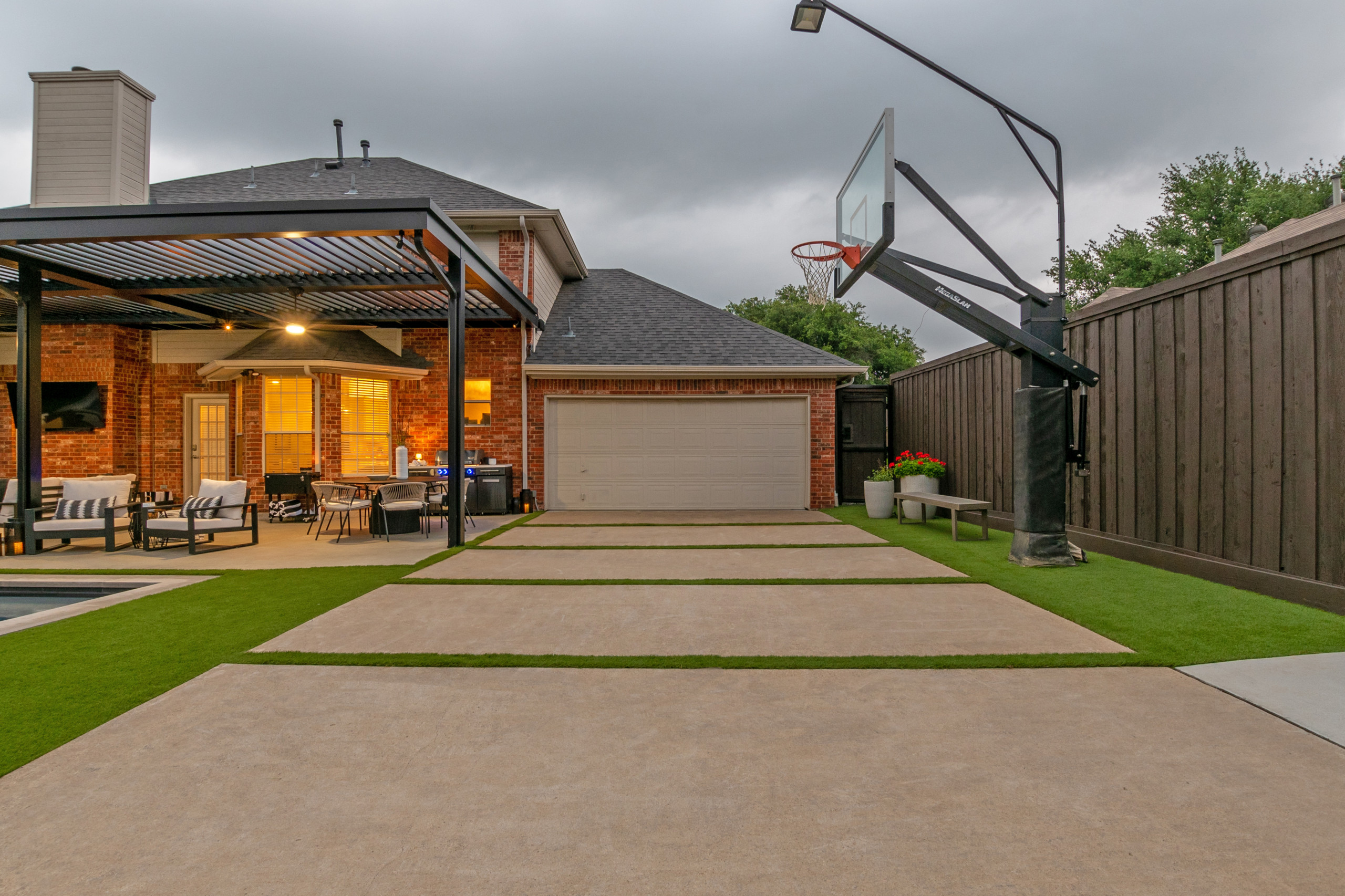 CARROLLTON BACK YARD RESORT