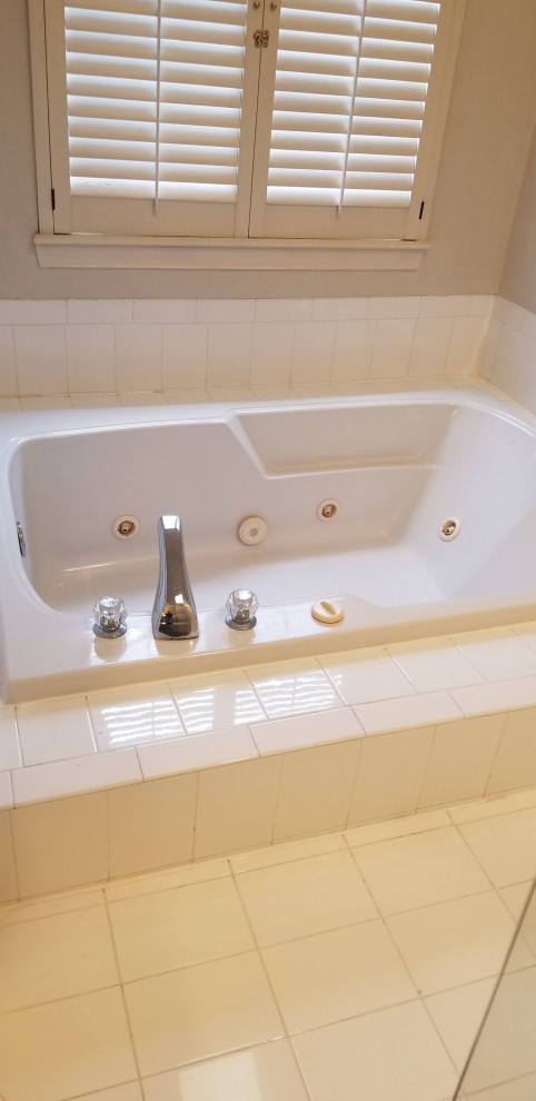 Tanglewood Master Bathroom BEFORE