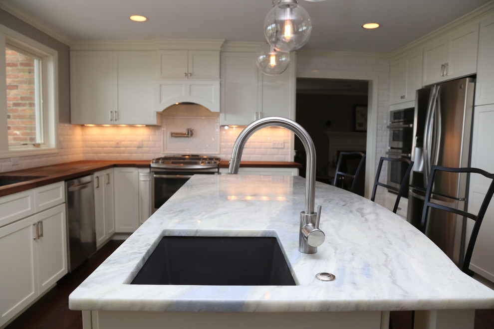 Kitchen - transitional kitchen idea in Cleveland