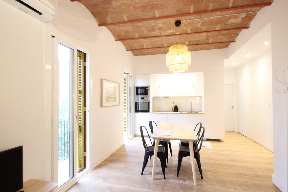 Diseño de comedor contemporáneo pequeño