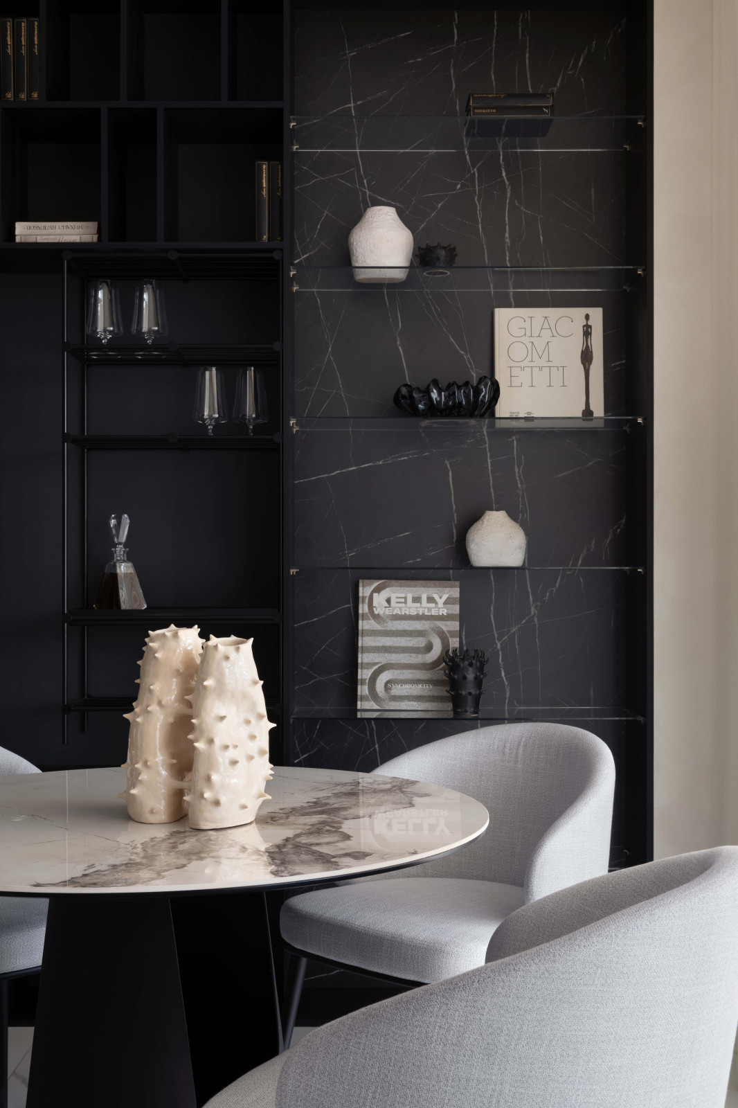 черно-белое