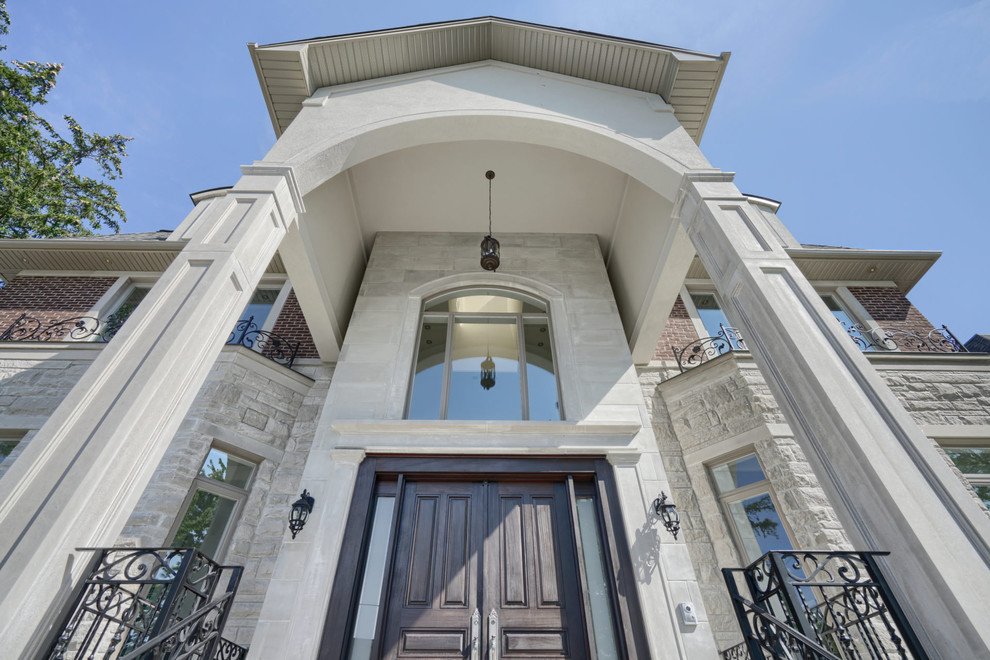 Inspiration for a transitional home design remodel in Toronto