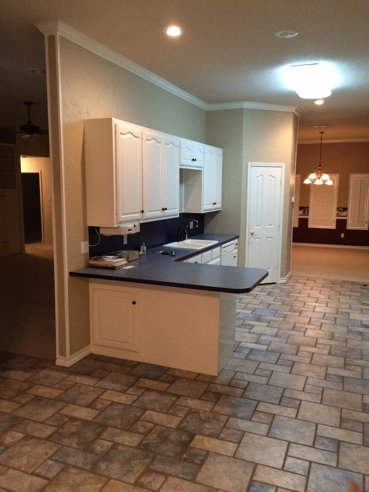 Example of a transitional kitchen design in Austin