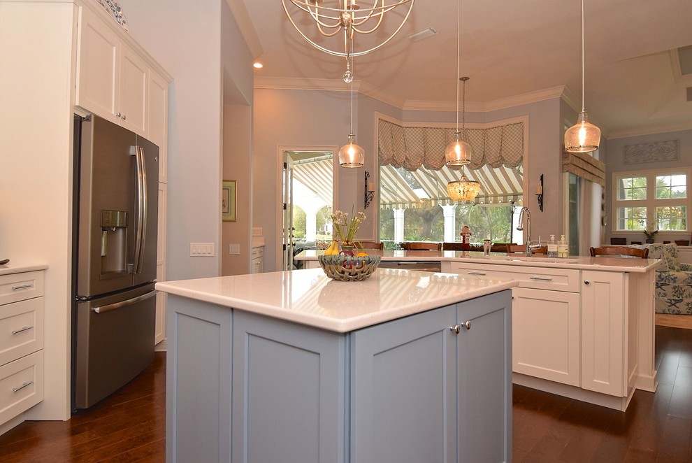 Transitional kitchen photo in Tampa