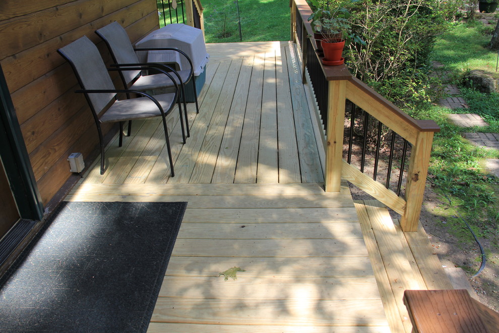 Example of a mountain style deck design in Columbus