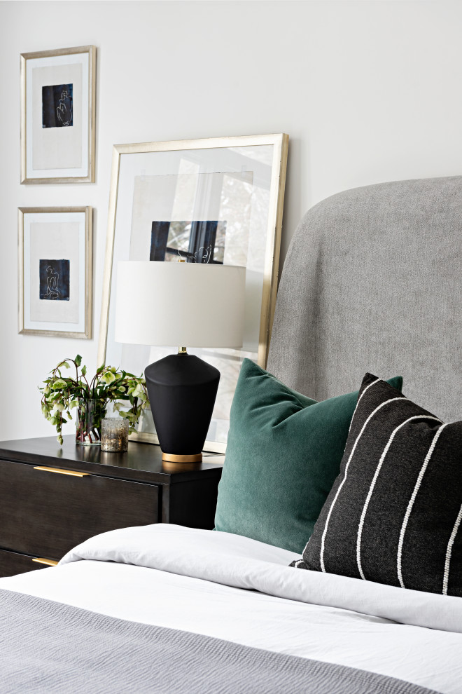 Home design - transitional home design idea in Toronto