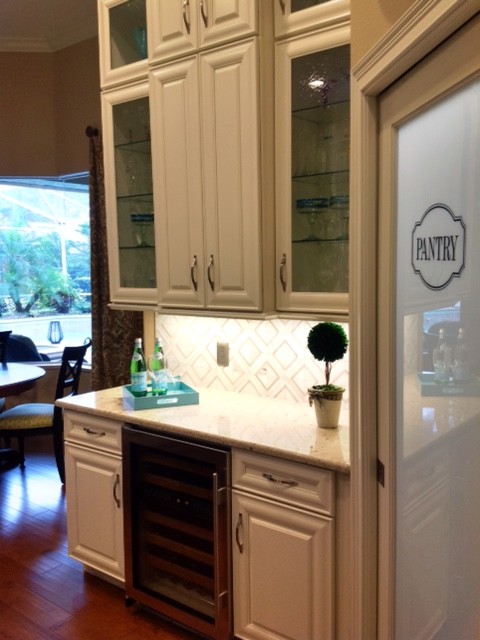 Example of a transitional kitchen design in Orlando