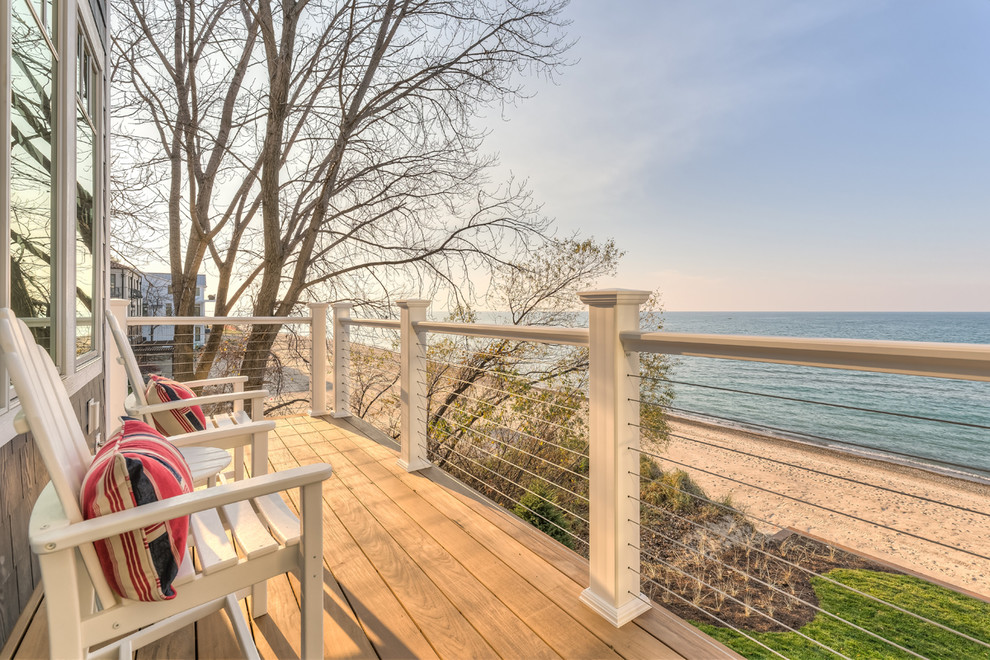 Example of a beach style balcony design in Chicago