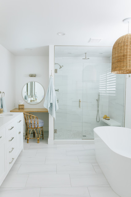 25 Bathrooms With Built-In Makeup Vanities