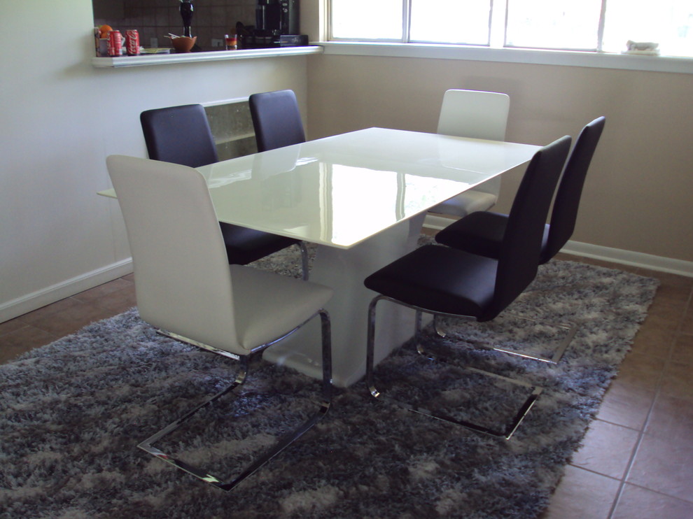 Toulouse Dining Table & Nikoli Chairs Contemporary Dining Room