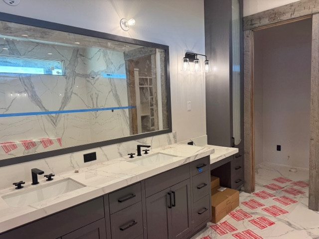 Bathroom - rustic bathroom idea