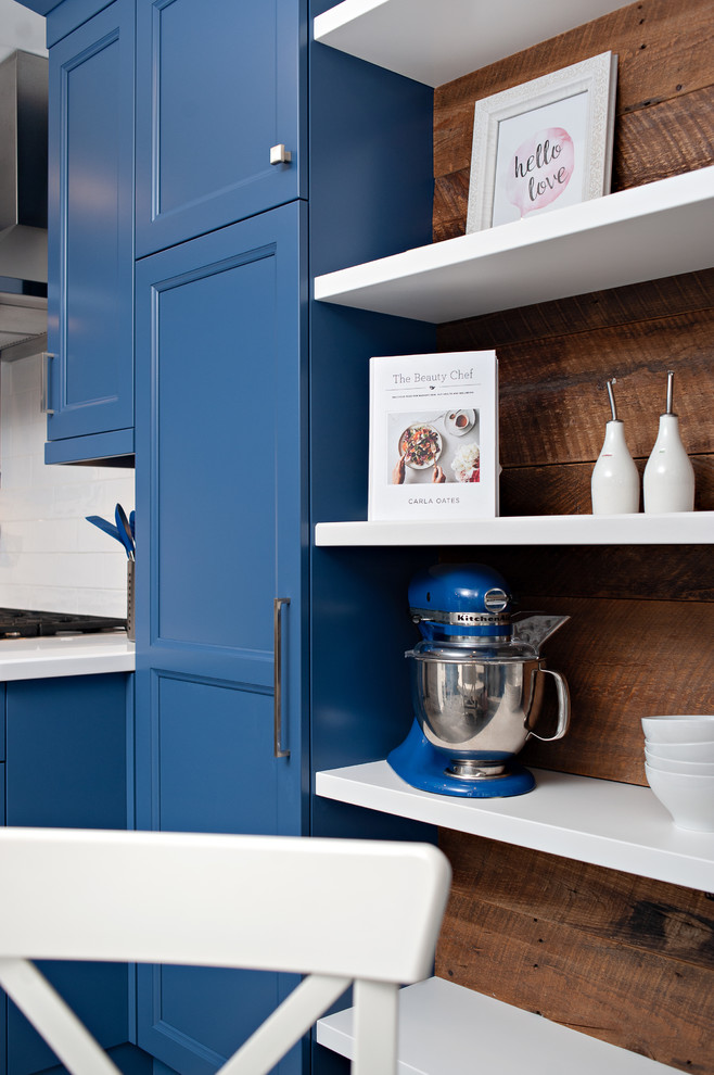 Transitional kitchen photo in Toronto