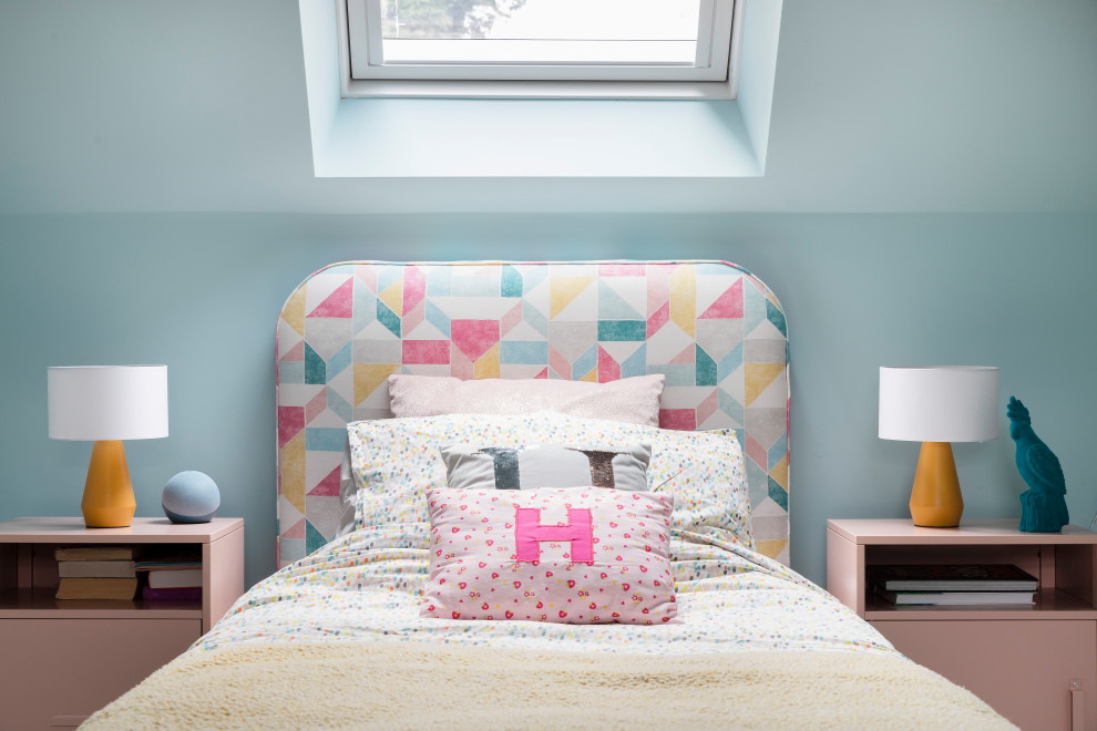 Inspiration for a contemporary kids' bedroom in Hertfordshire.