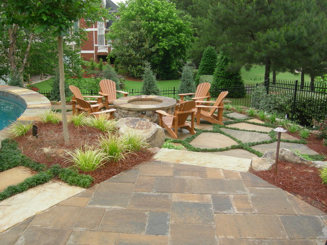 Resort Style Backyard klassisch-garten