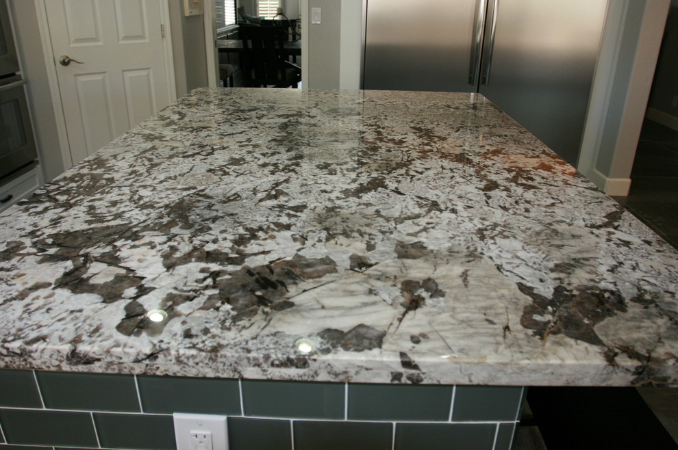 Example of a transitional kitchen design in Phoenix