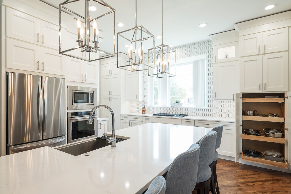 Kitchen - transitional kitchen idea in Dallas