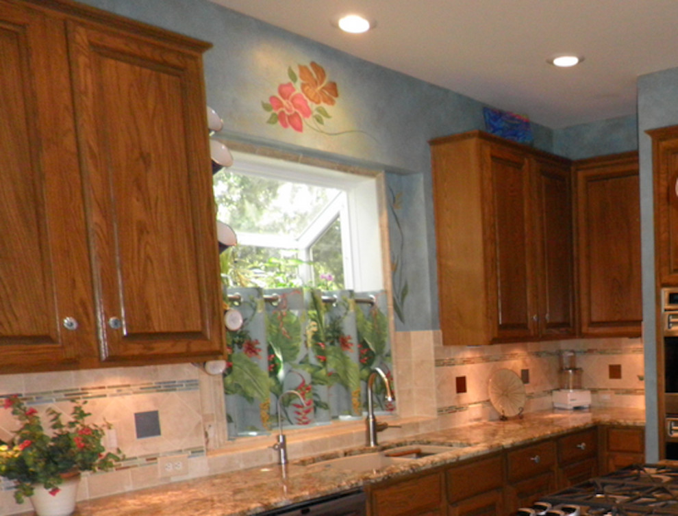 Kitchen - transitional kitchen idea in Austin