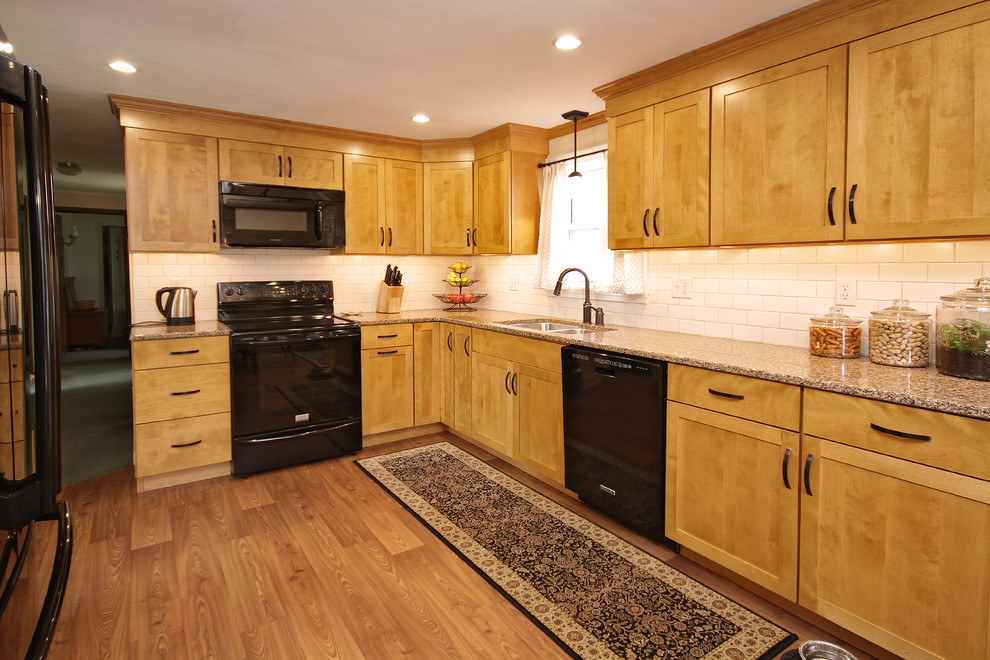Kitchen - transitional kitchen idea