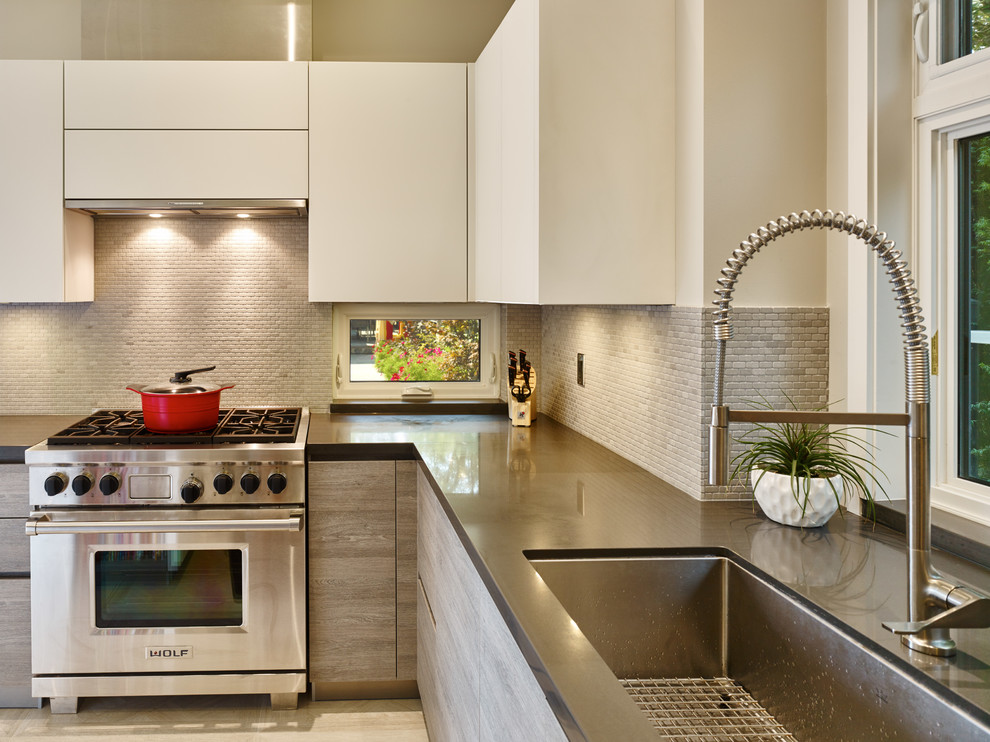 Mid-sized contemporary u-shaped eat-in kitchen in Vancouver with an undermount sink, flat-panel cabinets, light wood cabinets, granite benchtops, grey splashback, stone tile splashback, stainless steel appliances, porcelain floors and with island.