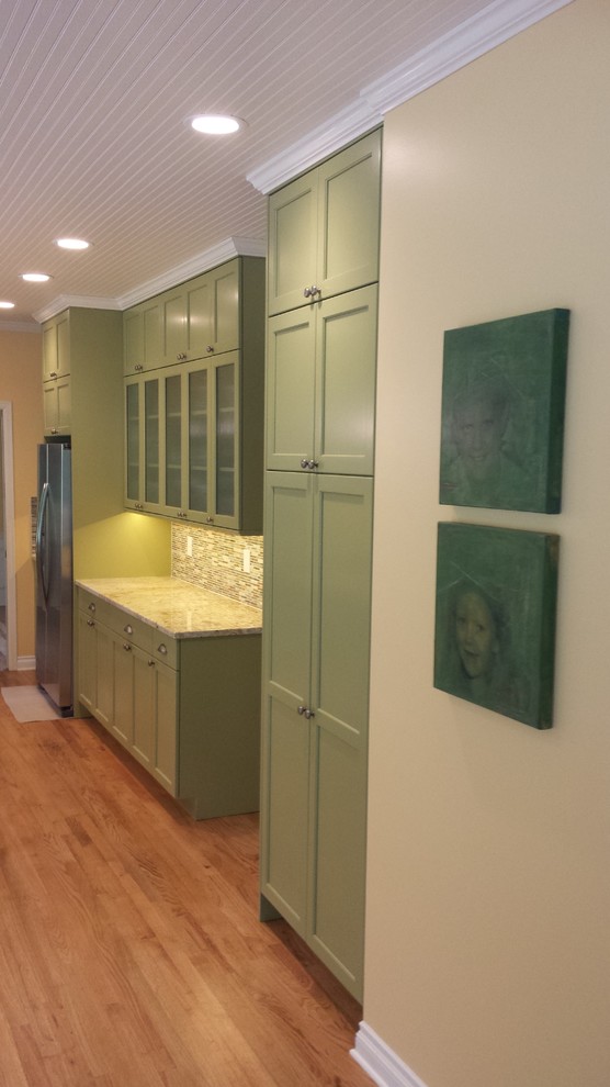 Kitchen - large transitional u-shaped medium tone wood floor kitchen idea in Seattle with a double-bowl sink, recessed-panel cabinets, white cabinets, granite countertops, multicolored backsplash, mosaic tile backsplash, stainless steel appliances and an island